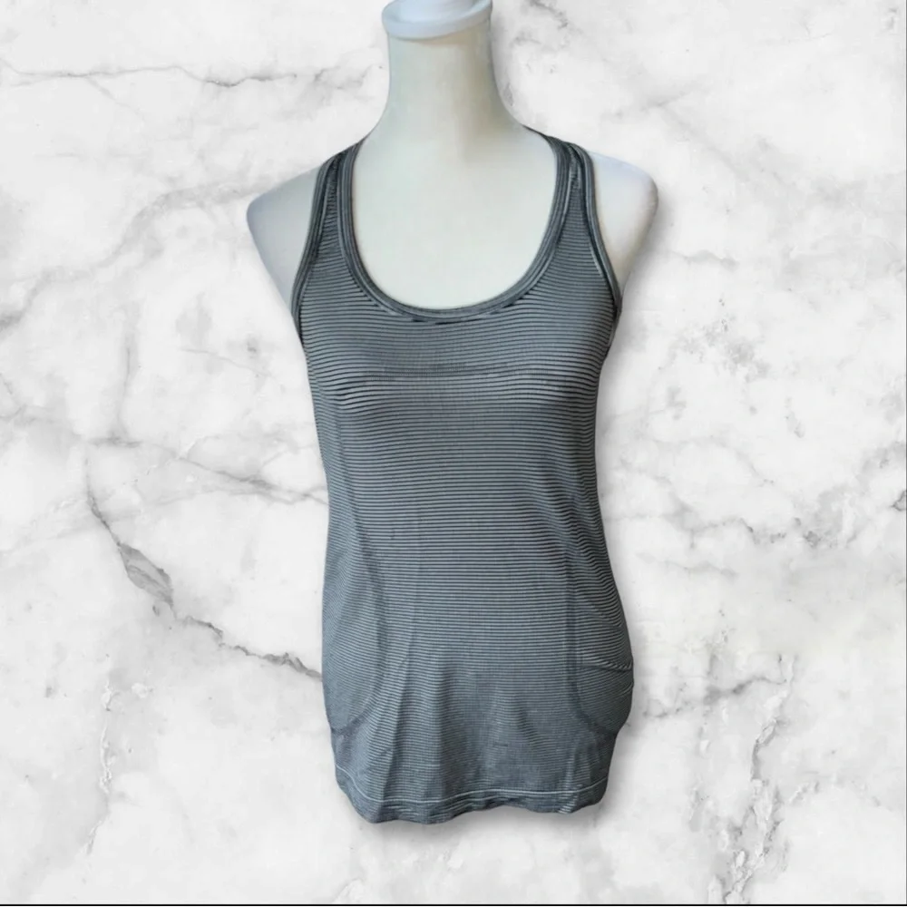 Lululemon Womens Black White Striped Sleeveless Scoop Neck Pullover Tank Top Sz8